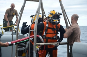 Navy Divers Salvage F-16C Aircraft From GofM