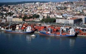 Lisbon Dockworkers Extend Strike until End of January