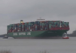 Rescue Teams Start Removing Oil from Grounded CSCL Indian Ocean