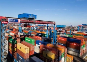 HHLA Handles 12 Pct Less Containers