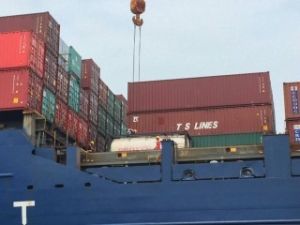 Update: Salvors Start Removing Containers from TS Taipei