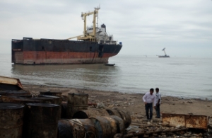 Security Guards Fire at Bangladeshi Shipbreaking Workers