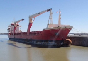 Vessel Grounds off Quebec Due to Engine and Steering Failure