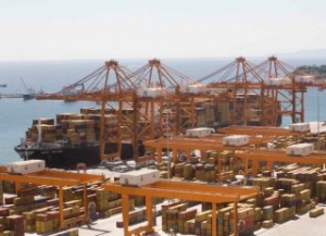 Greek Dockers Plan Continuous Strike over Privatization
