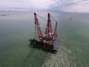 Flinterstars Bow Lifted from Sea