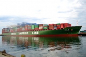 COSCOCS Boxship Sets Record in Boston