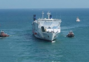 Caribbean Fantasy Refloated, Towed to San Juan Harbor