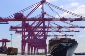 OOCL Returns to Incheon Port