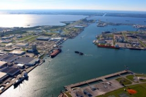 US East Coast Ports Brace for Hurricane Matthew
