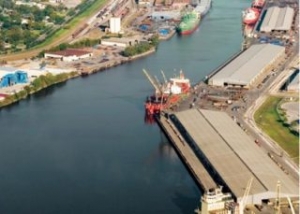 Vessel Fire Briefly Halts Traffic in Houston Ship Channel