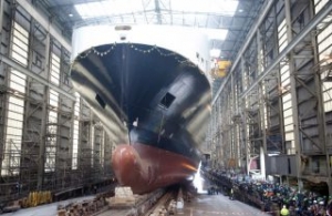 Video: New DFDS RoRo Slides Into Water