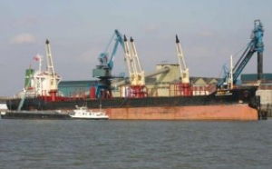 Bulker Runs Aground in Norfolk, Virginia