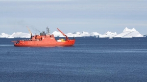 Australian Icebreaker Assists Antarctic Research