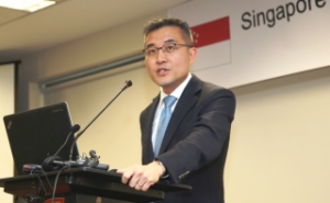 Singapore, Japan Set Sights on LNG Bunkering for Car Carriers