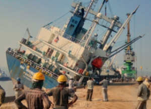 Listing Ship Closes Traffic at Indias Vizag Port