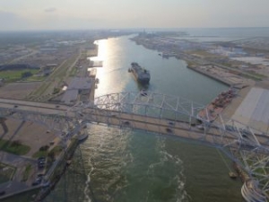 Harvey Aftermath: Over 50 Oil Tankers Waiting off Texas Ports