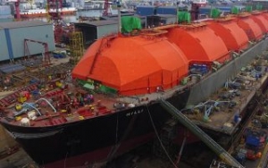FueLNG Conducts 1st Commercial LNG Bunkering in Singapore