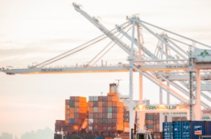 11 Boxes Fall off MOL Maxim at Port of Oakland