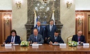 Sovcomflot, Rosneft Sign Deal for Five LNG-Fueled Tankers