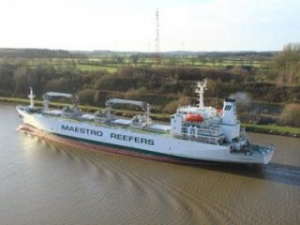Reefer Spills Oil in Greece, Two Crew Detained