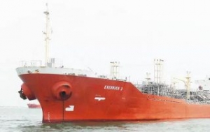 Report: Vietnamese Tanker Collides with Warship