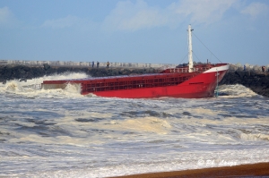 Spanish Cargo Ship Luno Splits off France Coast