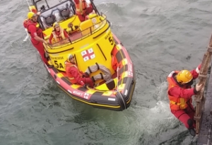 Crewman with Leg Injury Evacuated from Tanker