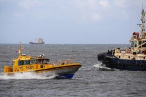 DP World Australia Calls for End to Pilot Cutter Crew Strikes