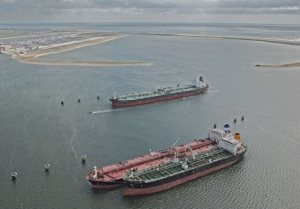 First Commercial Cargo Transhipped on Maasvlakte 2