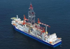 Industrys First LNG Fueled Drillship Taking Shape