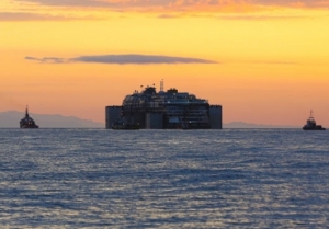 Slowly but Surely Concordia Convoy Pushes Ahead