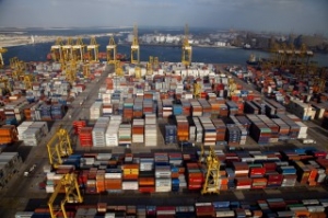 AIDAaura Makes Maiden Call at Zayed Port