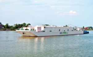 Hamburgs LNG Hybrid Barge Put through Paces