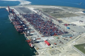 Rotterdam Dockers Protest amid Job Loss Fears