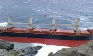 Update: Greek Coast Guard Rescues Crew of Beached Bulker