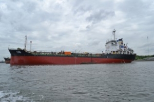 Pirates Plant Bomb on Board Oil Tanker