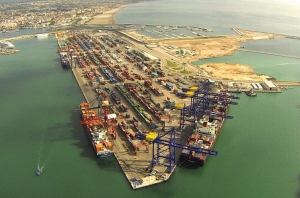 TCV’s Fourth Super Post Panamax Crane Arrives at Port of Valencia (Spain)