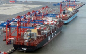 VIDEO: Worlds Biggest Boxship Tours Europe