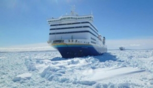 Icebreaker Sets Ferry Free off Canada