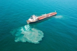 VIDEO: Tanker Breaks Free after Grounding off Texas, No Pollution