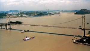 Freighter Sinks off Guangzhou Port after Collision