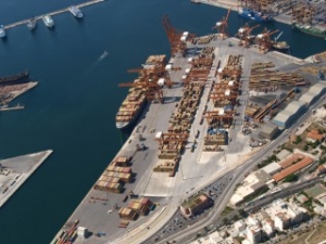 Greece Opens Bidding for Majority Stake in Piraeus Port