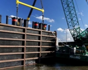 Port of Hulls 40-Year Old Gates Revamped