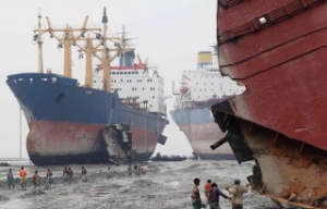 Environmentalists Call On Greece to Curb Pollution from Ships