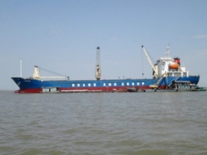 Vietnamese Freighter Hits Coral Reefs off Indonesia