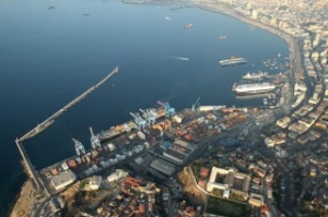 Bad Weather Closes Chilean Ports