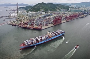 Port of Hong Kong Marks Double-Digit Volume Dip