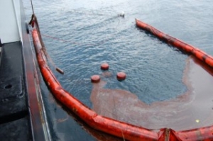 Bulker Spills Oil after Alliding with Pier in Astoria