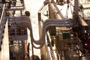 LNG STS Transfer Operation Takes Place in the Flow (UK)