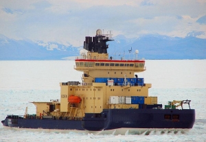 Swedish Icebreaker Tests New Monitoring System for Arctic Maritime Traffic
